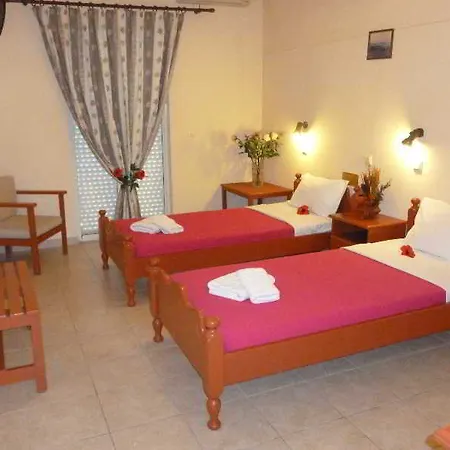 Tom & John Center Aparthotel 4*