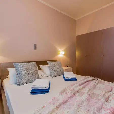 Apartment Asante Group Homes *