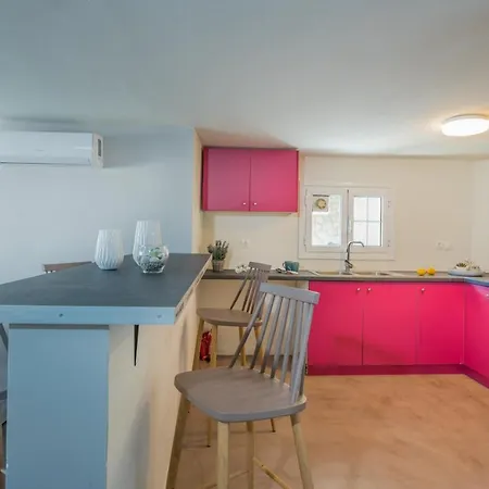 Apartment Asante Group Homes *