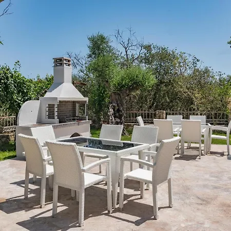 Apartment Asante Group Homes