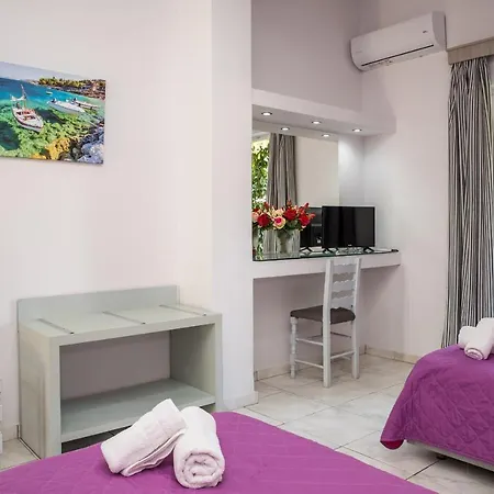 Aparthotel Tom & John Center 4*