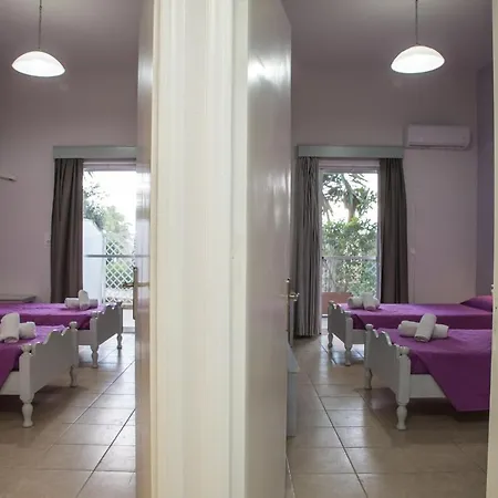Aparthotel Tom & John Center 4*