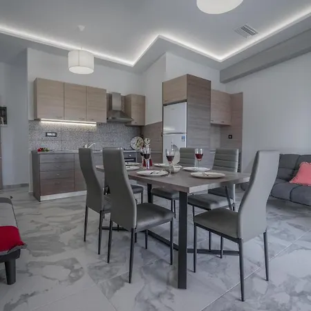 Katsaros Luxury Apts Ii 5 Min Walk To Apartment *