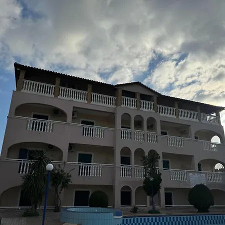 Sandy Maria 701 Apartment